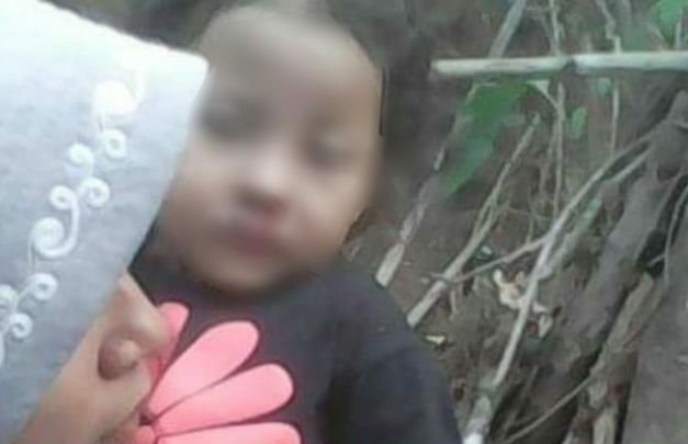 Foto: bocah 3 tahun yang diduga korban penculikan saat di gendongan salah satu keluarganya