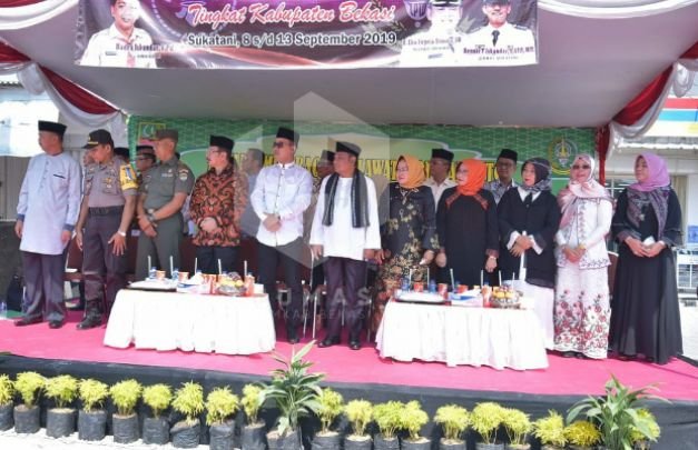 Foto : Bupati Bekasi, Eka Supria Atmaja saat menghadiri MTQ ke-51 Kabupaten Bekasi
