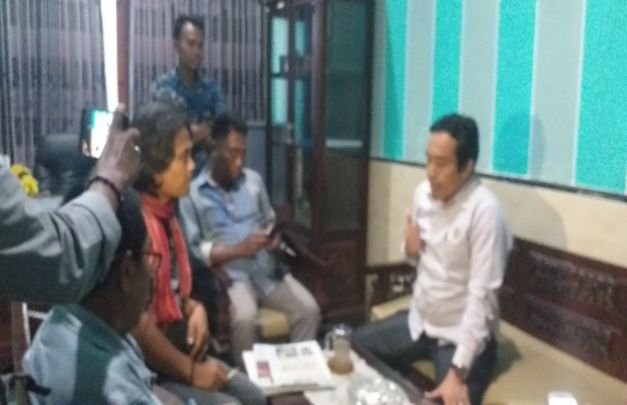 Foto: sejumlah personel media saat menemui Indra Wahyudi di ruang kerjanya