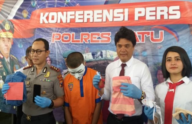 Foto: Kapolres Batu AKBP Harviadhi Agung Prathama, SIK, MIK, didampingi Kasatreskrim Polres Batu AKP Hendro Tri Wahyono, SH, saat konferensi pers.