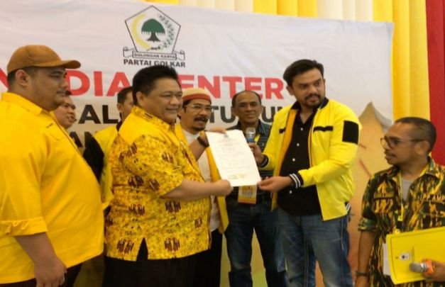 Foto: Ridwan Hisjam, saat Serahkan Formulir,