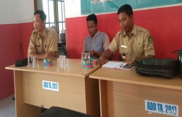 Foto: Suasanai rapat Pemdes, BPD,  beserta tokoh masyarakat Desa Sadulang 