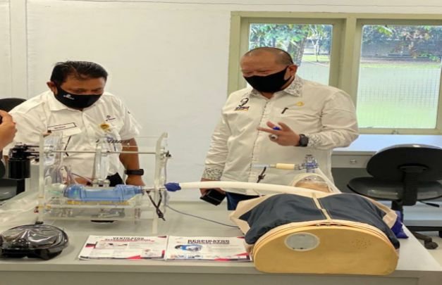 Foto : Dirut PT Pindad Persero, Abraham Mose, bersama ketua DPD RI, AA LaNyalla, di kantor Pindad Bandung