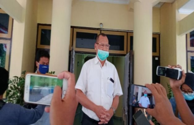 FOTO: Klarifikasi, Kepala Dinas Kesehatan Bangkalan Sudiyo beri penjelasan pada awak  media terkait pemanggilannya.