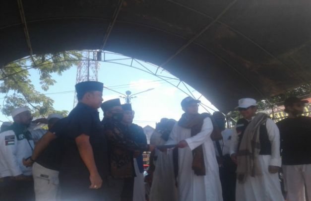Foto: Ketua DPRD Pamekasan saat menerima aspirasi