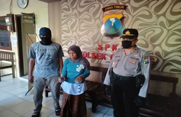 Foto: Dua tersangka narkoba di Mapolsek ganding