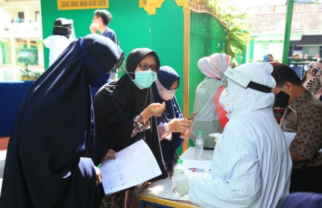 Foto : Swab test massal