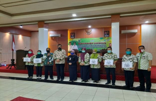 Foto : Penyerahan Simbolis Insentif