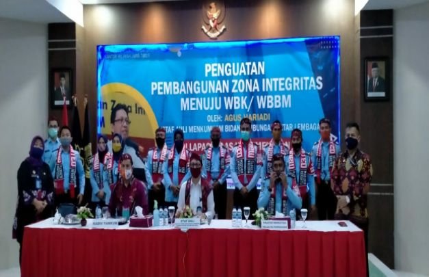 Foto: Staf Ahli Menkumham RI Bidang Hubungan Antar Lembaga, saat berada di Lapas Pamekasan.