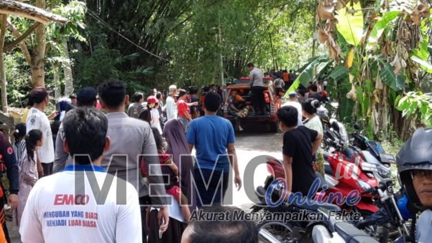 Korban saat dievakuasi oleh BPBD Sampang bersama masyarakat setempat 
