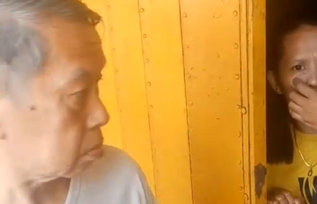 Foto: Keluarga korban perampokan toko emas di Jember 