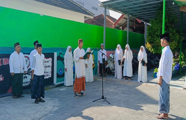 Foto: Suasana Apel Hari Santri di SMAS NU Sumenep