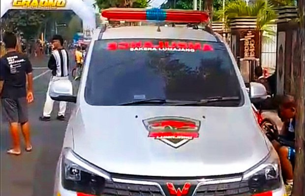 Foto : Ambulans Laskar Sakera Lumajang siang di lokasi kegiatan, Minggu (27/9/2026). Doc.memoonline