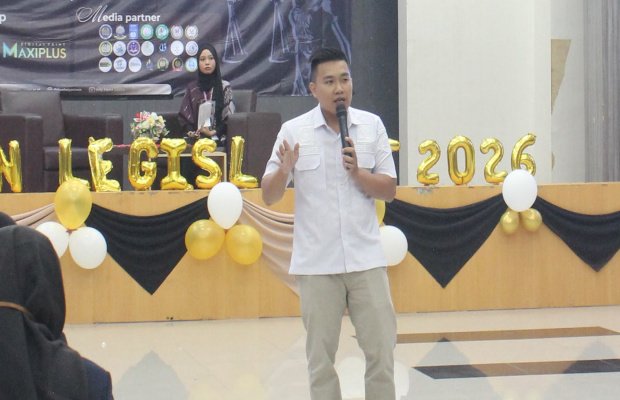 Foto: Andri Haris Setiawan, S.Pd., M.T. (ASN DJKI Kementerian Hukum) saat memberikan pemaparan materi dalam Pelatihan Legislatif 2026 DPM FMIPA Unesa