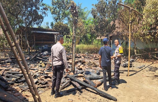 Foto: Petugas Kepolisian saat mendatangi lokasi kejadian 