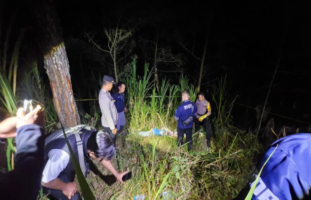 Foto: Anggota Polsek Sumber Polres Probolinggo Turun Ke TKP