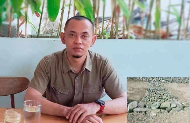 Foto: Dewan PPI Sulteng Azwar Anas, dan batu Boulder di pengerjaan proyek yang diduga tidak sesuai spesifikasi pak