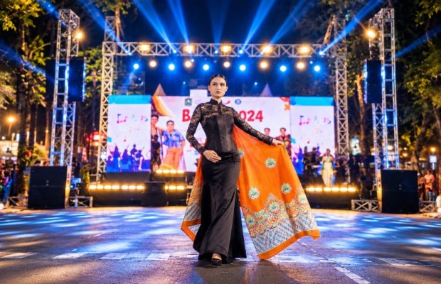Foto: Tampilan batik di acara Balos 2026 Kabupaten Lumajang
