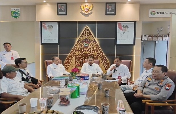 Foto: Suasana Mediasi terkait fasum yang menjadi SHM di Kelurahan Sisir Kota Batu