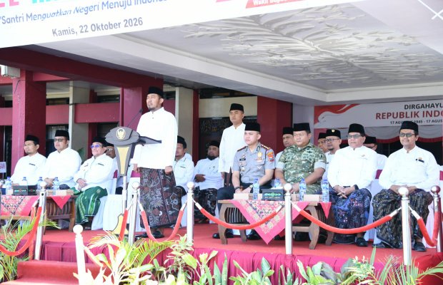 Foto: Bupati Sumenep, DR. H. Achmad Fauzi Wongsojudo, S.H., M.H., saat Pimpin Apel Hari Santri 2026