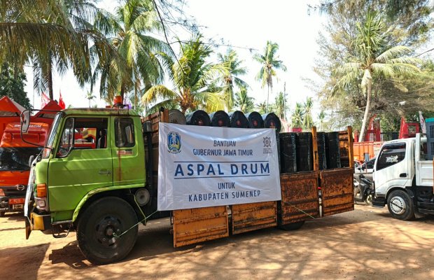 Foto: Bantuan Aspal Drum Pemprov Jatim untuk Kabupaten Sumenep 