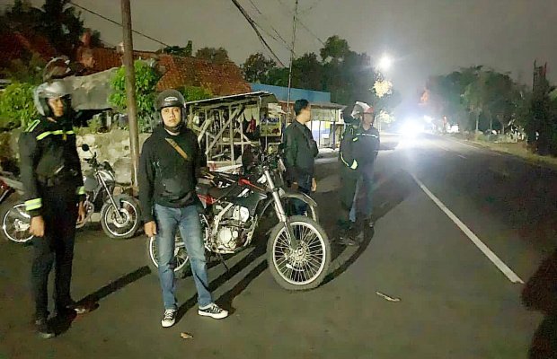 Foto : Timsus Polres Lumajang saat melakukan patroli dini hari.