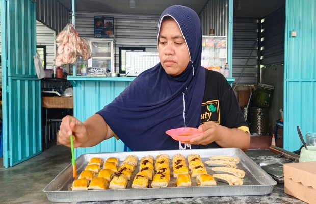 Foto : Jumiati, Penanggung Jawab Divisi Pemasaran Bumdes Pasrujambe Semeru Lestari.